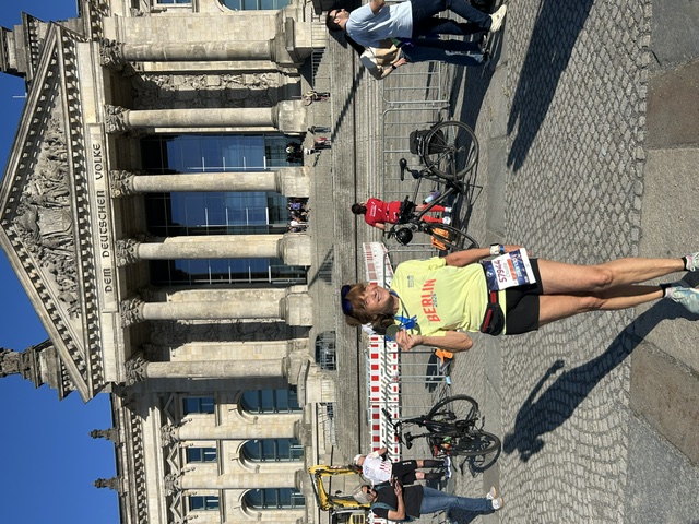 Vor dem Reichstag